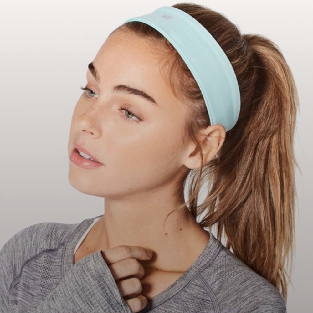 Lululemon Fly Away Tamer Headband II Luxtreme Tonic Sea